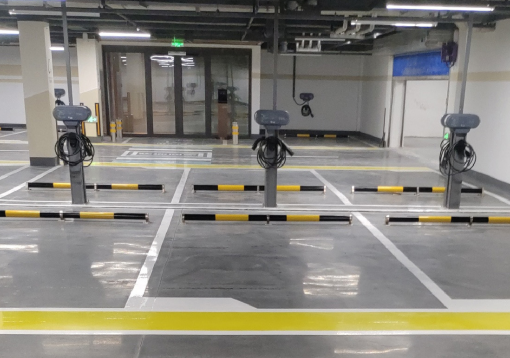 舞動城市的動感線條,飛揚市政無錫專業畫車位線服務 舞動城市的動感線條,飛揚市政無錫專業畫車位線服務