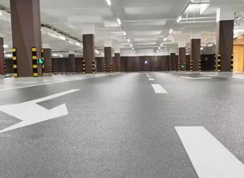 工廠磨石地坪施工難題不用愁，專業(yè)設(shè)備團(tuán)隊來解憂